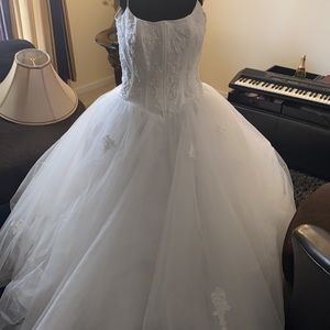 Oleg Cassini Wedding gown